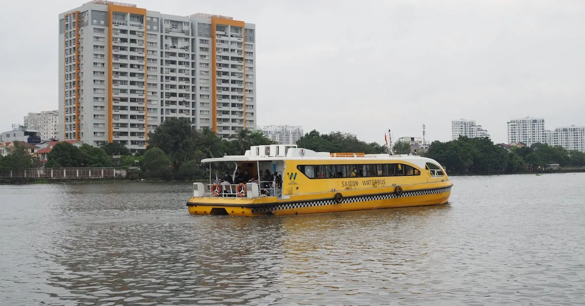 découvrez le waterbus, un mode de transport écologique et innovant pour naviguer facilement en ville tout en profitant d'une vue exceptionnelle sur les berges. idéal pour les déplacements quotidiens ou touristiques !