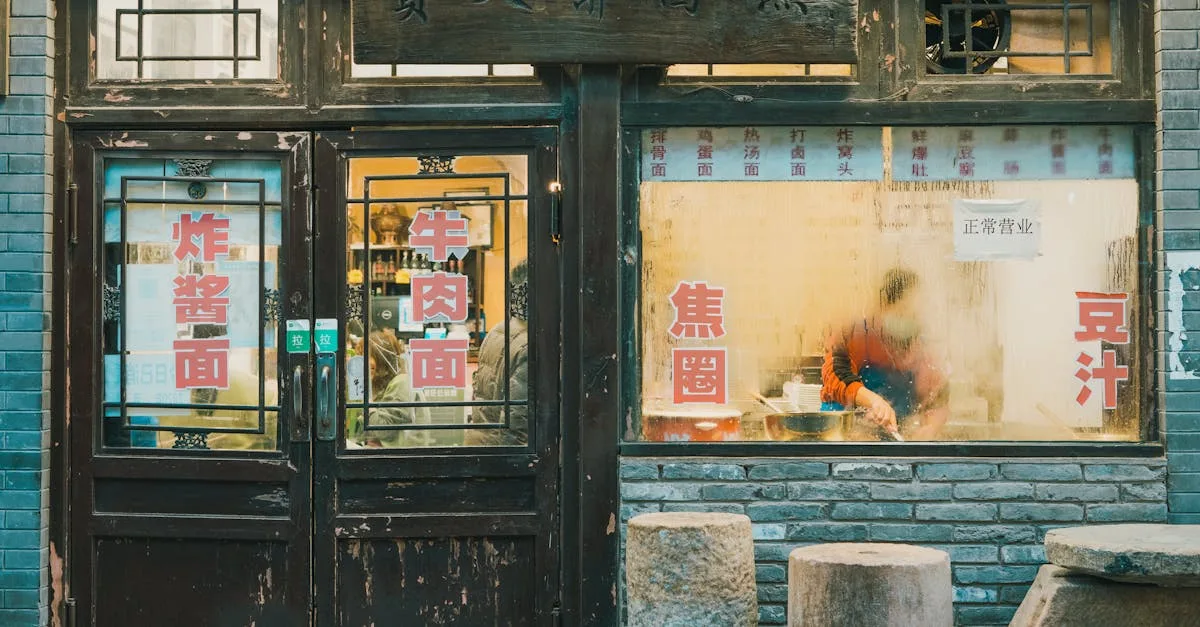 découvrez un bar et restaurant authentique offrant une ambiance conviviale, des plats traditionnels savoureux et une sélection de boissons de qualité.