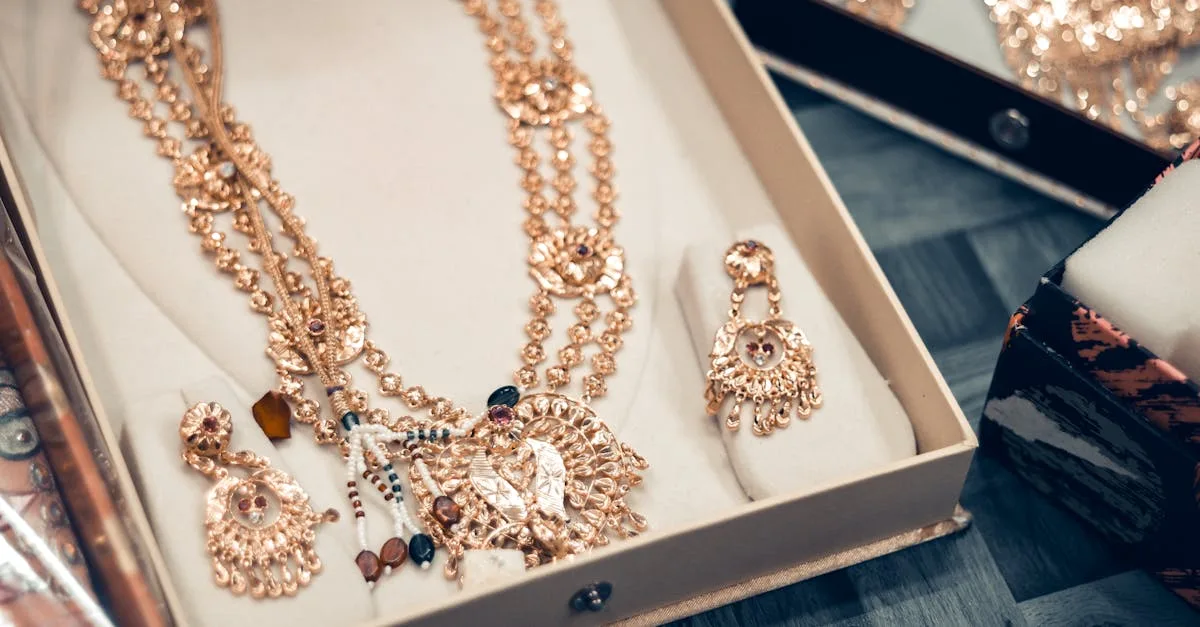 découvrez l'artisanat local de la joaillerie : des créations uniques faites à la main avec passion et savoir-faire.