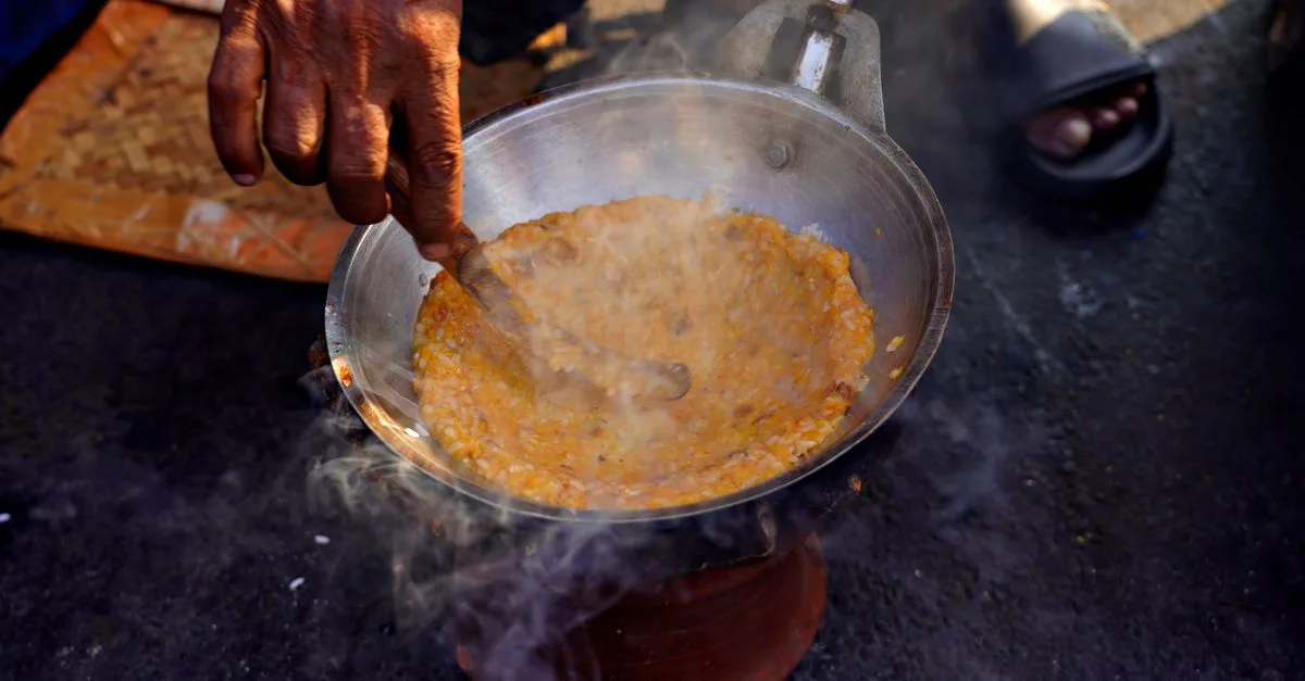 découvrez l'art de la cuisine locale avec des recettes traditionnelles et authentiques pour savourer les saveurs du terroir.