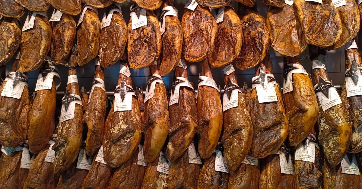 découvrez comment préserver la qualité et le goût authentique de la charcuterie artisanale grâce à des techniques traditionnelles et des conseils d'experts.