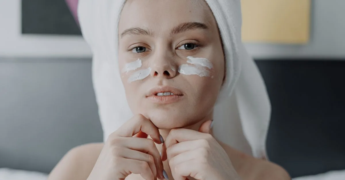 découvrez nos conseils beauté essentiels pour prendre soin de votre peau, sublimer votre maquillage et révéler votre éclat naturel au quotidien.