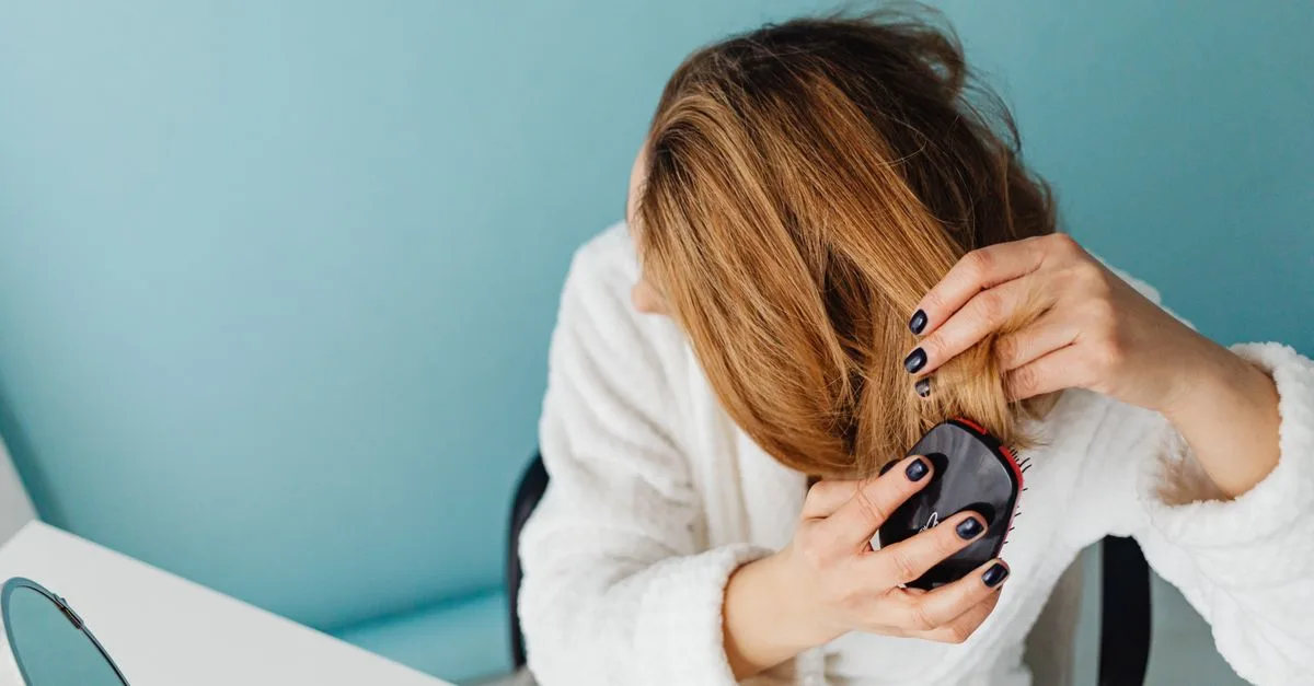 découvrez nos conseils et produits essentiels pour des soins capillaires efficaces et adaptés à tous les types de cheveux.
